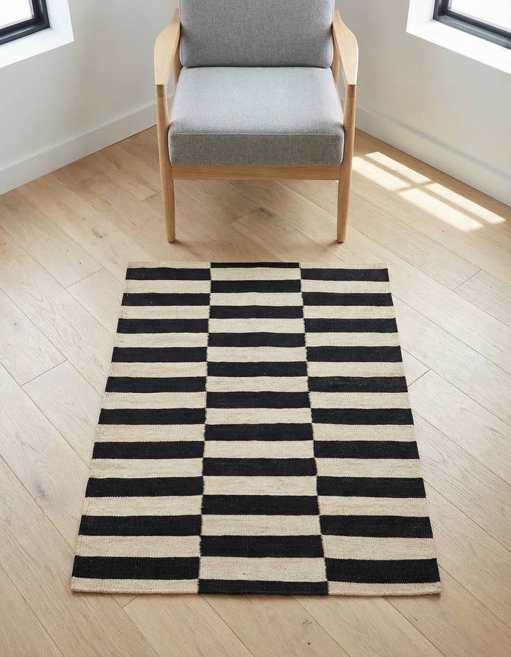 Detail image of 2' 8 x 3' 9 Hand Woven Kilim Modern Wool Rug