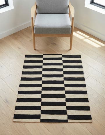 2' 8 x 3' 9 Hand Woven Kilim Modern Wool Rug