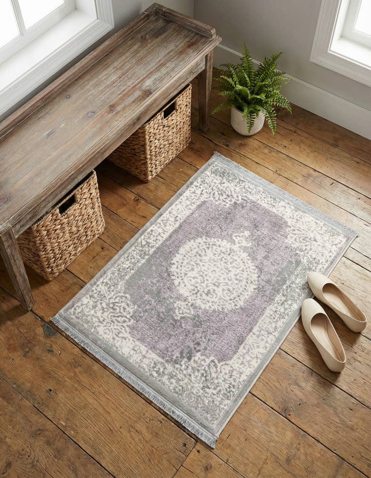 Detail image of 2' x 3' 1 New Vintage Rug