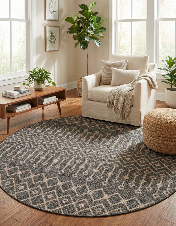 Detail image of 7' 10 x 7' 10 Washable Lattice Indoor / Outdoor Round Rug