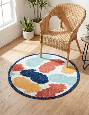 3' 3 x 3' 3 Easy-Clean Belize Indoor / Outdoor Round Rug