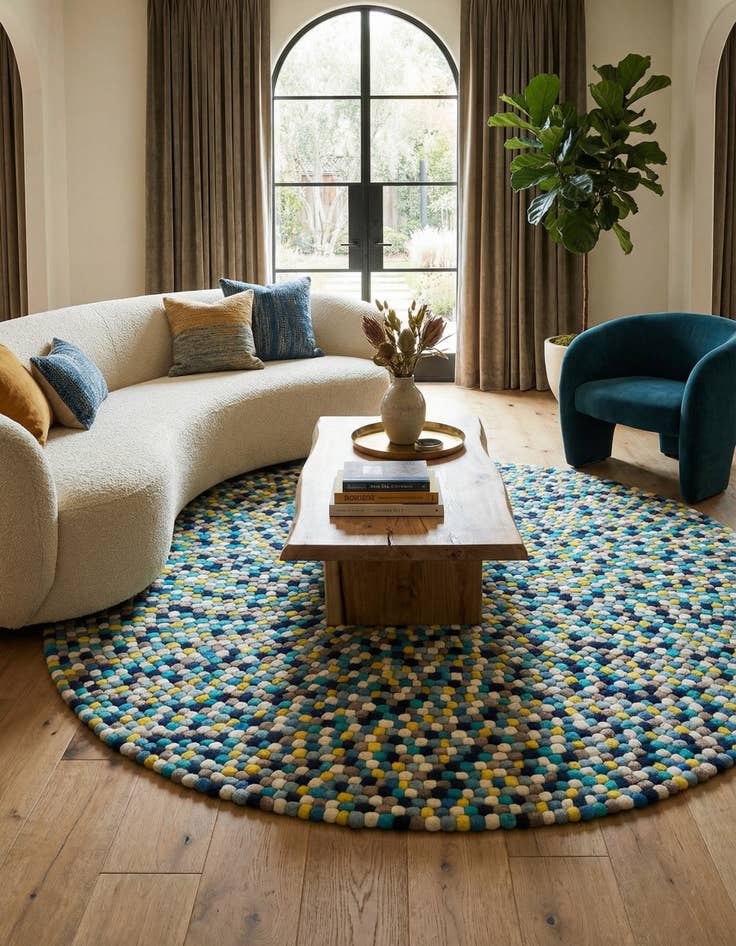 Detail image of 7' 10 x 7' 10  Hand Woven Felt Ball Wool Round Rug