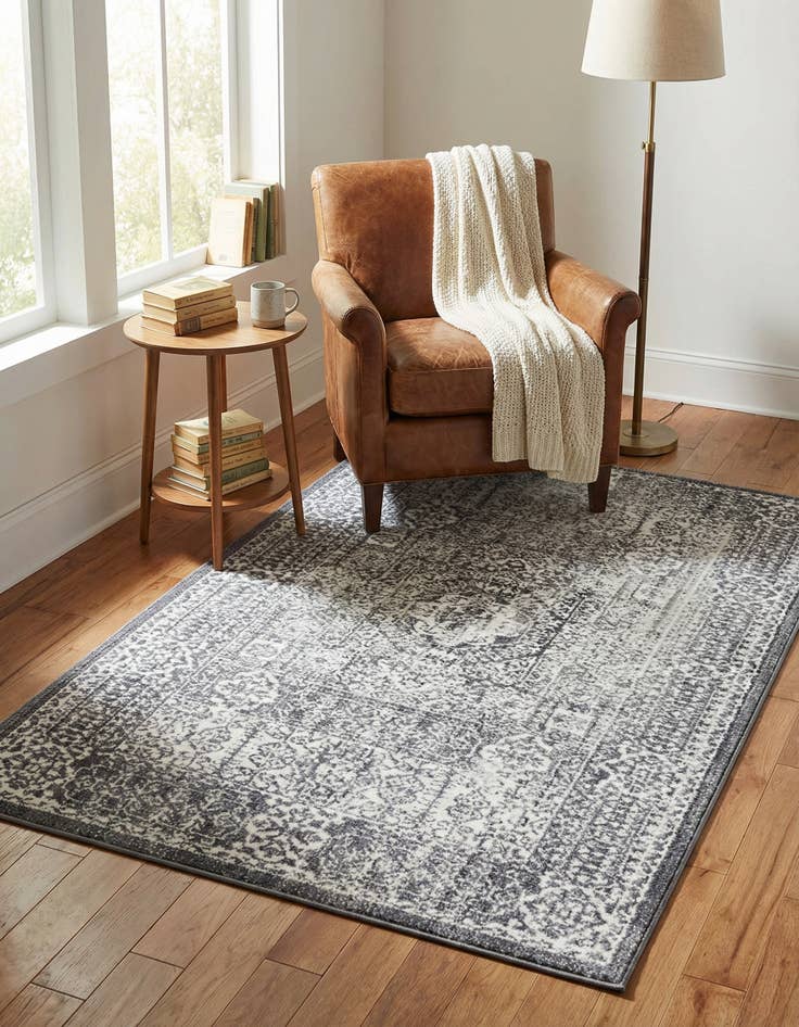 Detail image of 3' 3 x 5' 3 Williamsburg Rug