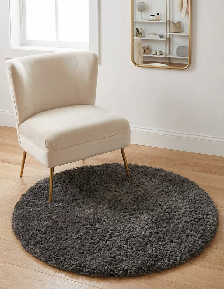 Detail image of 3' 3 x 3' 3 Marilyn Monroe&trade; Shag Round Rug