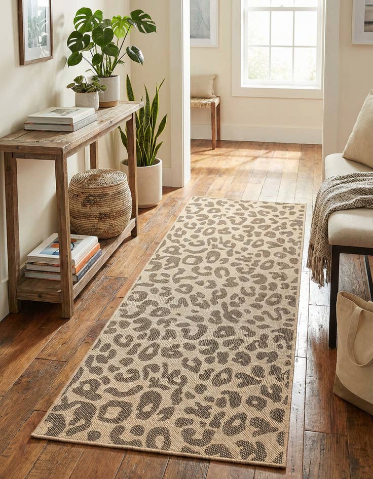 Detail image of  2' 7 x 8' Dunes Runner Rug