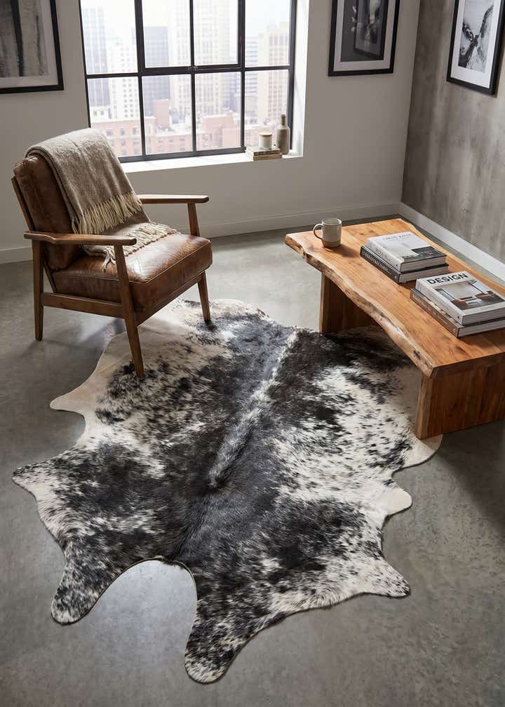 6' x 6' 8 Cowhide Leather Rug