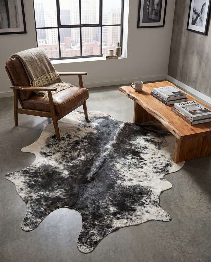 6' x 6' 8 Cowhide Leather Rug