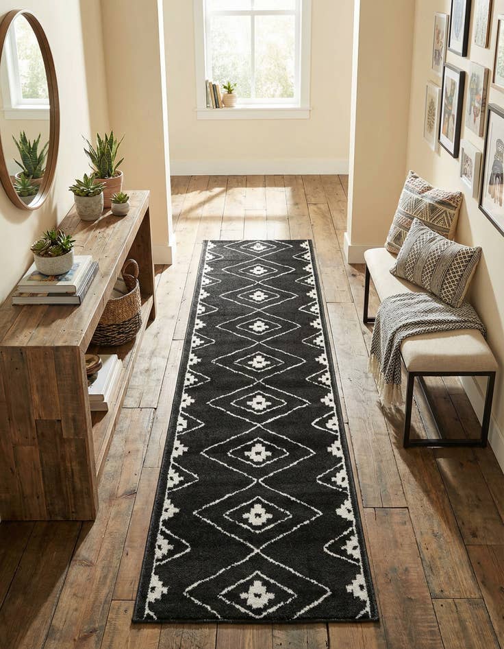 Detail image of 2' 7 x 10' Oslo Runner Rug
