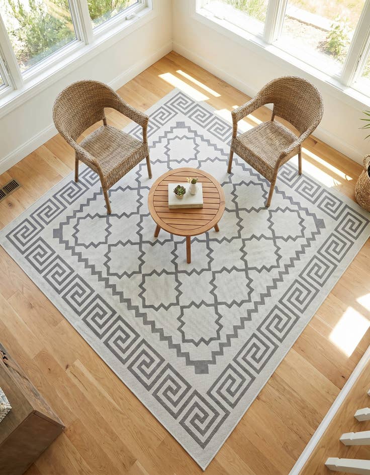 Detail image of 6' x 6' Easy-Clean Lattice Indoor / Outdoor Square Rug