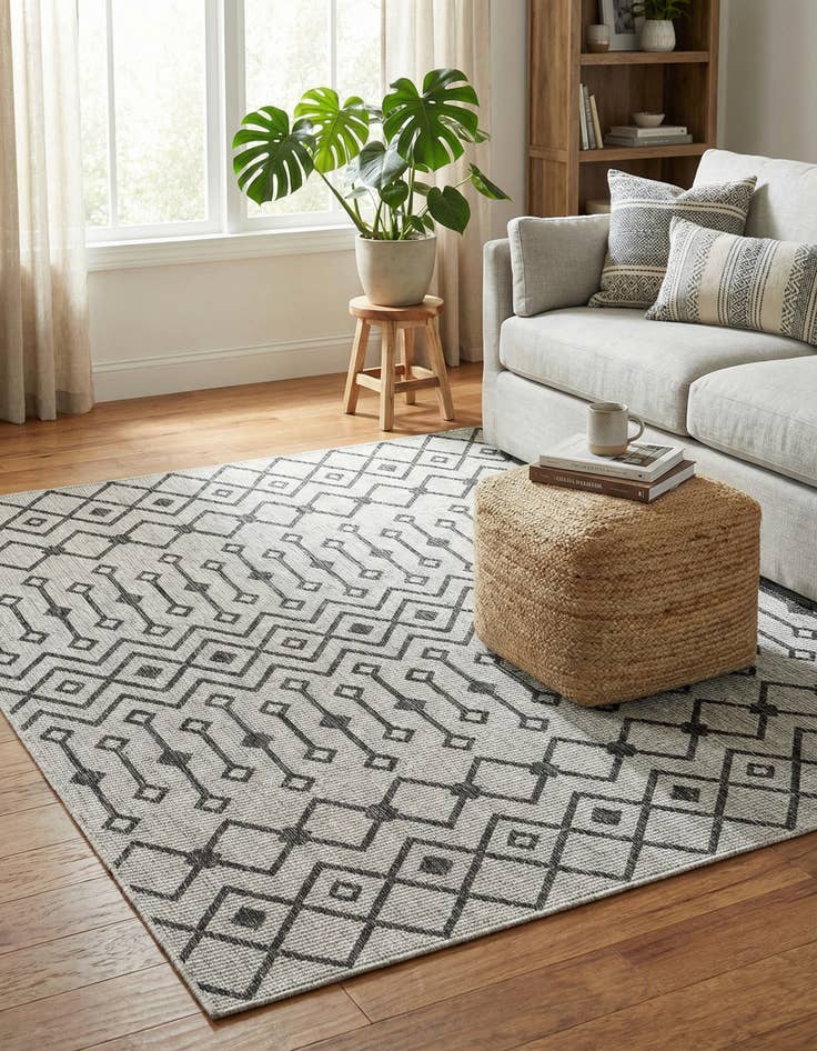 Detail image of 7' 10 x 7' 10  Washable Trellis Indoor / Outdoor Square Rug