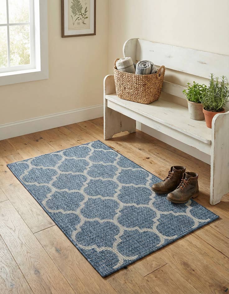 Detail image of 2' x 3' Washable Lattice Indoor / Outdoor Rug