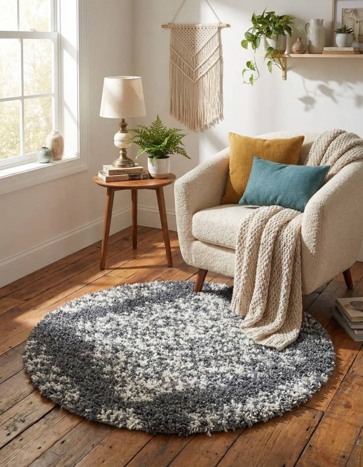 Detail image of 3' 3 x 3' 3 Serenity Shag Round Rug