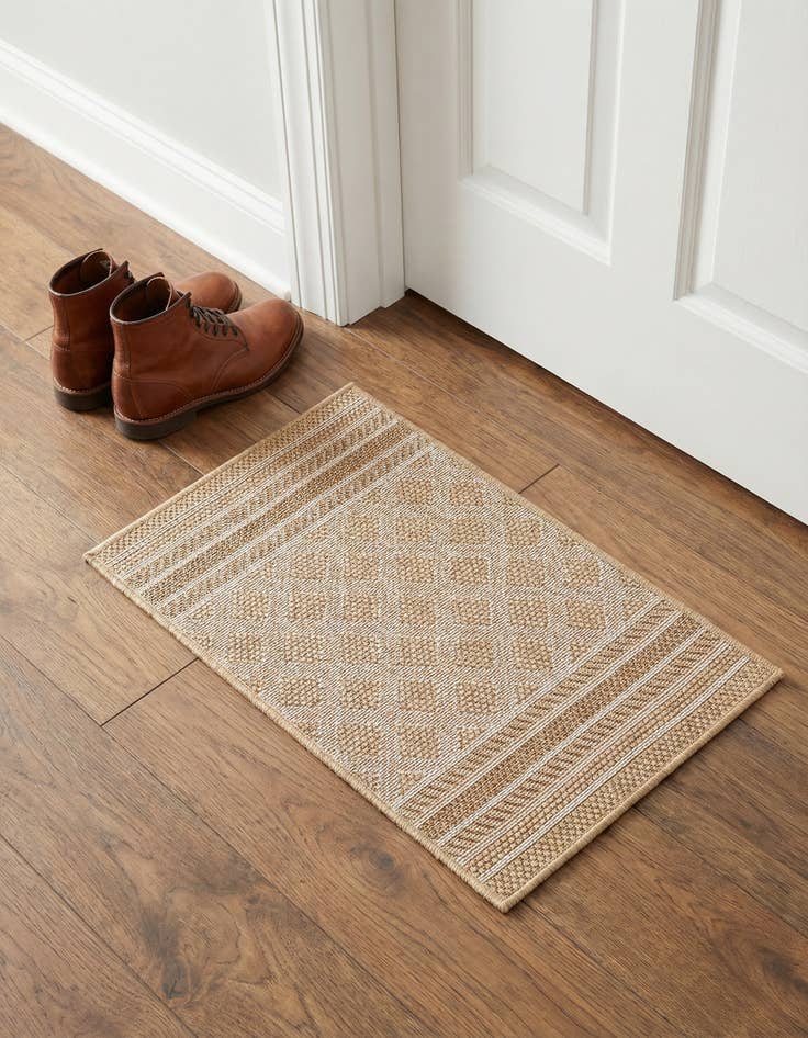 Detail image of 2' x 3' 1 Easy-Clean Trellis Indoor / Outdoor Rug