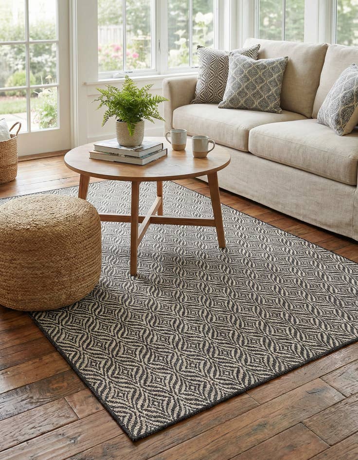 Detail image of 5' 3 x 8' Washable Lattice Indoor / Outdoor Rug