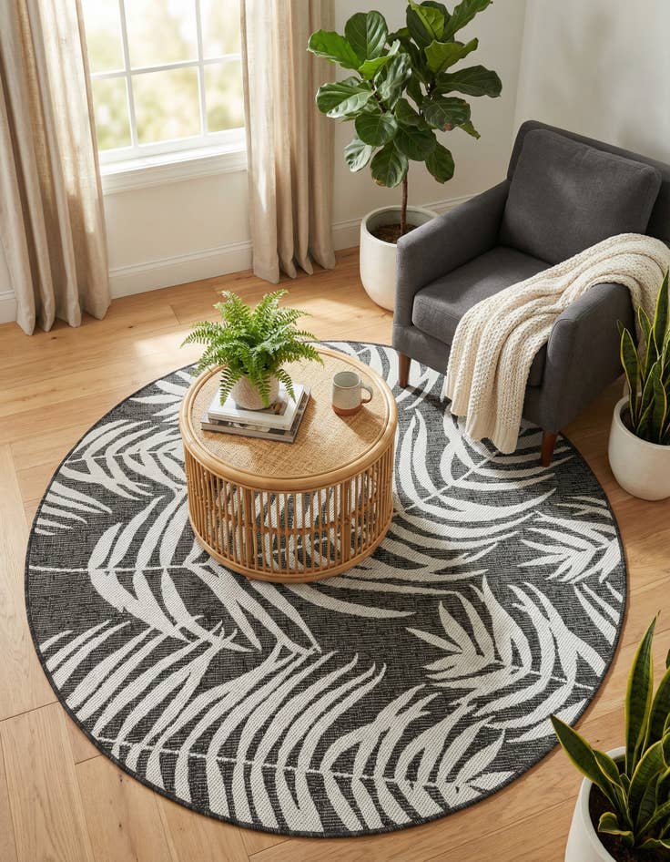 Detail image of 5' 3 x 5' 3 Washable Botanical Indoor / Outdoor Round Rug