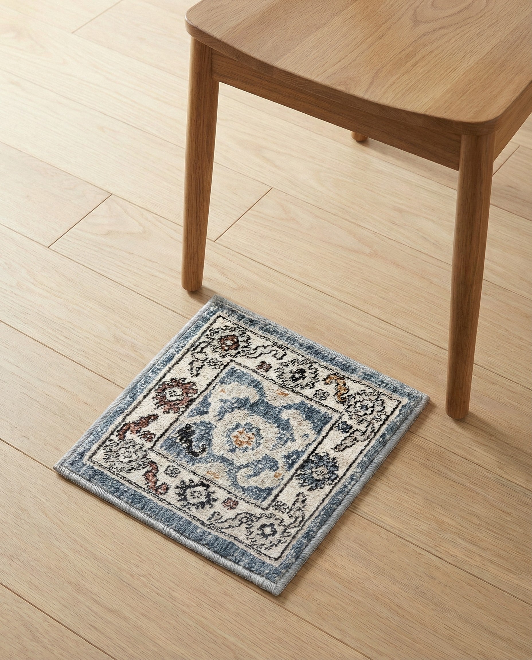 1' 4 x 1' 4 Eco Traditional Sample Rug