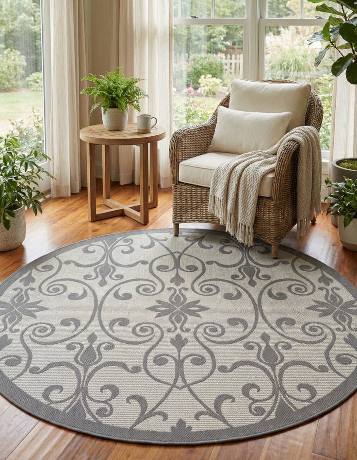 Detail image of 6' x 6' Easy-Clean Botanical Indoor / Outdoor Round Rug