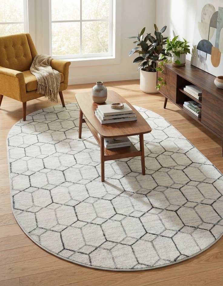 Detail image of 5' 3 x 8' Lattice Trellis Oval Rug