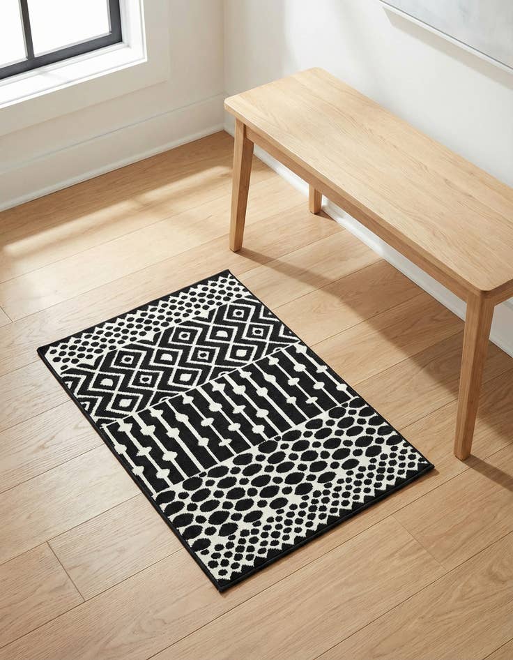 Detail image of 2' 3 x 3' Milano Rug