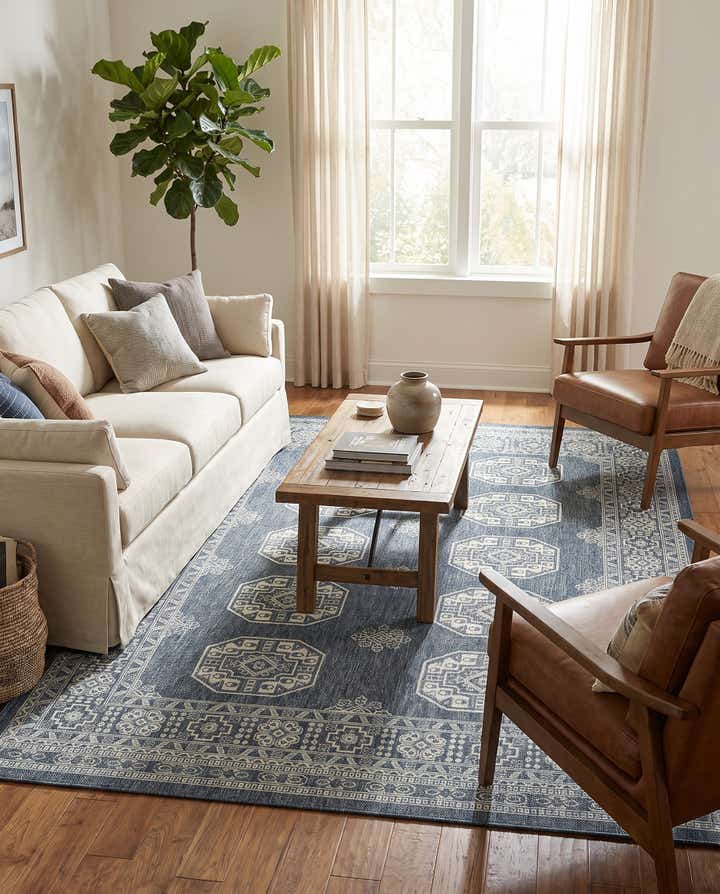 6' x 9' Easy-Clean Traditional Indoor / Outdoor Rug