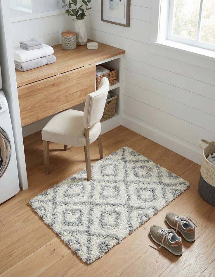 Detail image of 2' x 3' Trellis Shag Rug