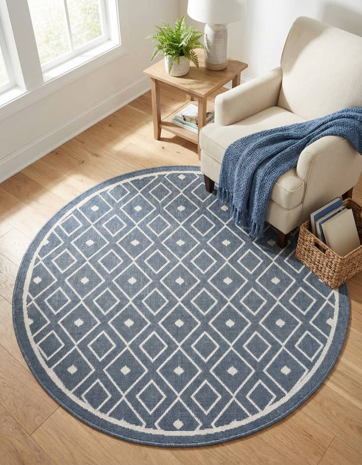 Detail image of 4' x 4' Easy-Clean Lattice Indoor / Outdoor Round Rug