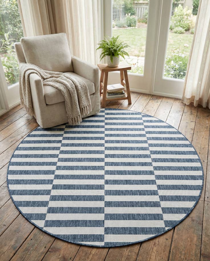 Detail image of 6' x 6' Easy-Clean Ribbon Indoor / Outdoor Round Rug