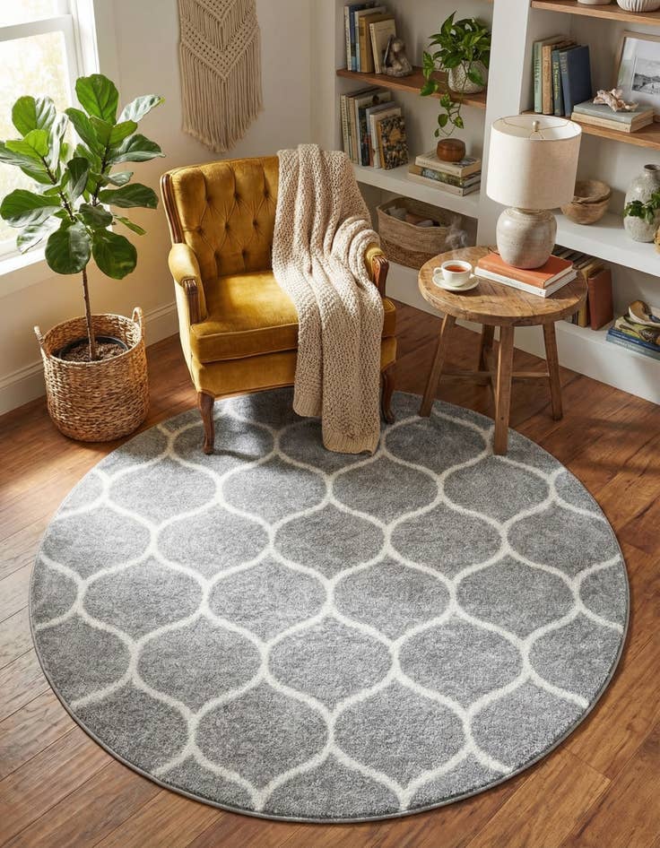 Detail image of 5' 3 x 5' 3 Lattice Frieze Round Rug