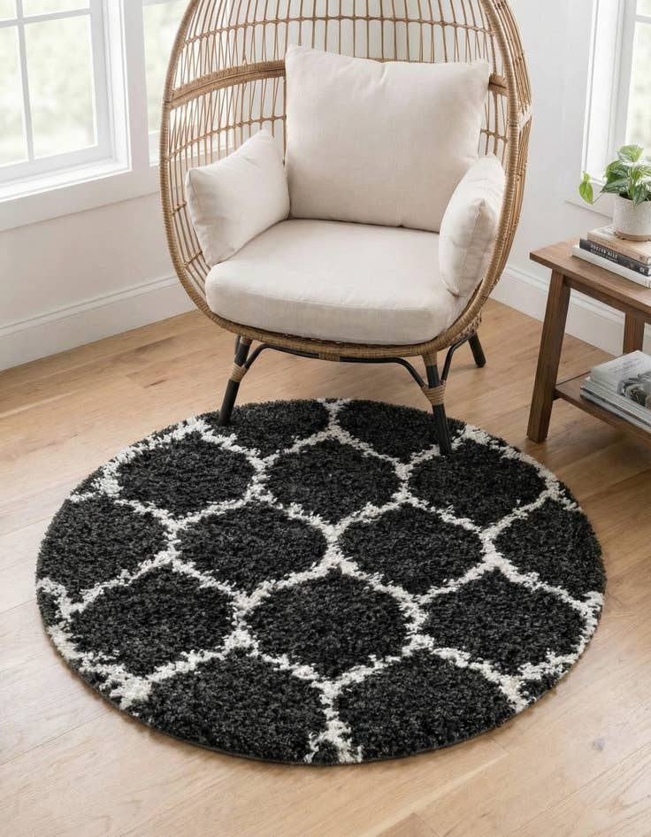 Detail image of 3' 3 x 3' 3 Lagom Shag Round Rug