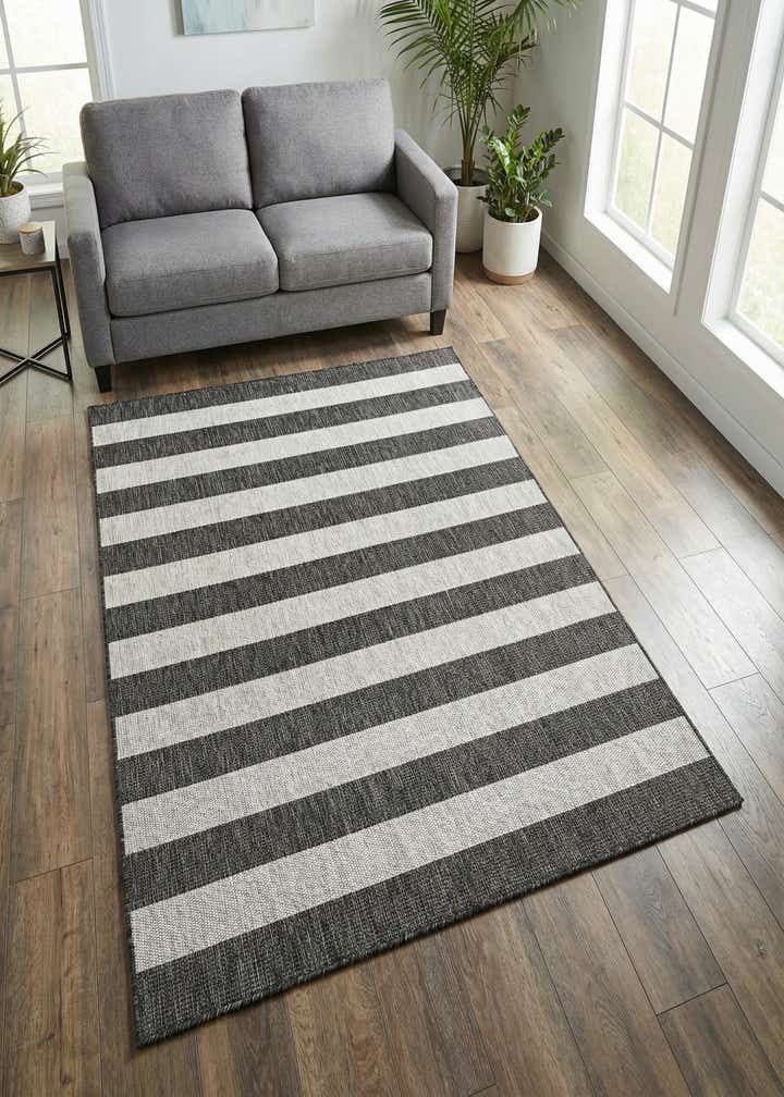 5' 3 x 8' Easy-Clean Striped Indoor / Outdoor Rug