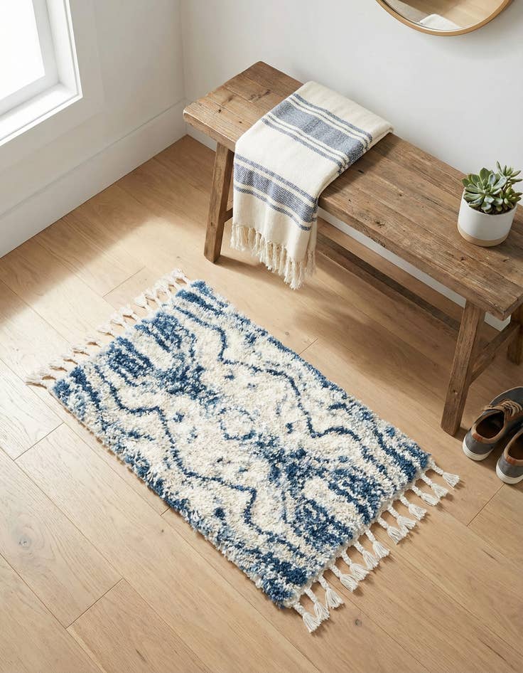 Detail image of 2' 2 x 3' Lagom Shag Rug