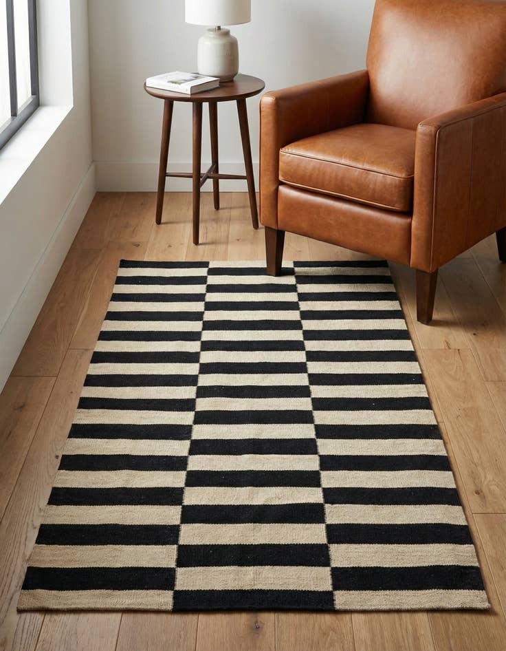 Detail image of 3' 3 x 4' 11 Hand Woven Kilim Modern Wool Rug