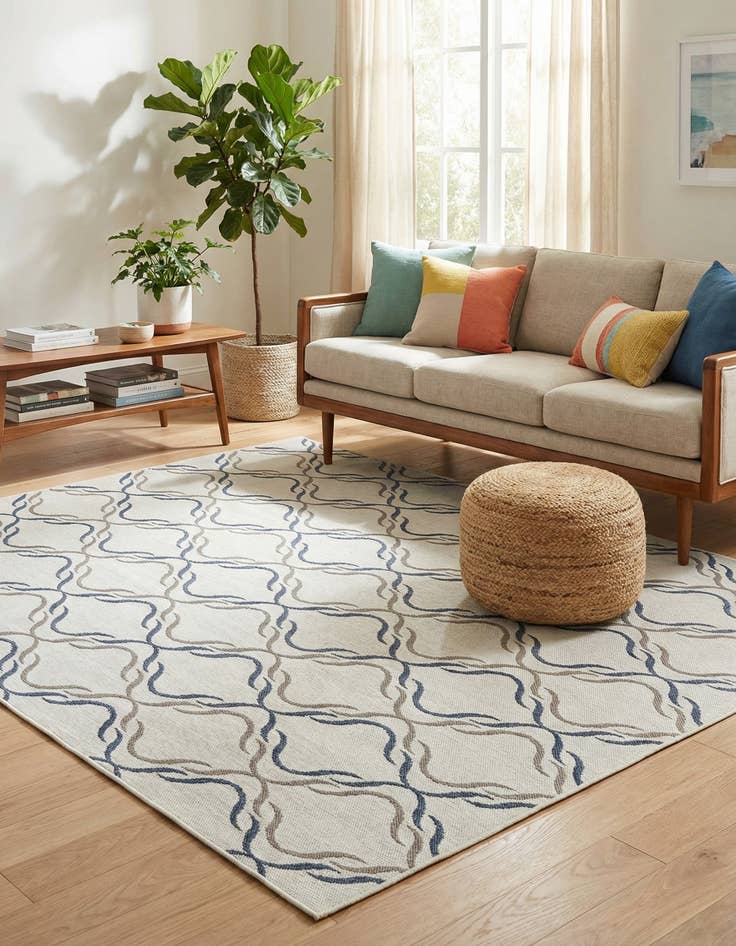 Detail image of 7' 10 x 7' 10 Washable Lattice Indoor / Outdoor Square Rug