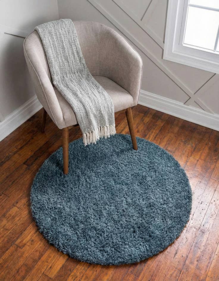 Detail image of 3' x 3' Zermatt Shag Round Rug