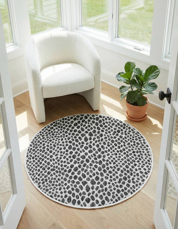 Detail image of 3' x 3' Easy-Clean Jill Zarin Cape Town Indoor / Outdoor Round Rug