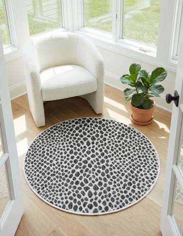 Black Easy-Clean Jill Zarin Cape Town Indoor / Outdoor Round Rug