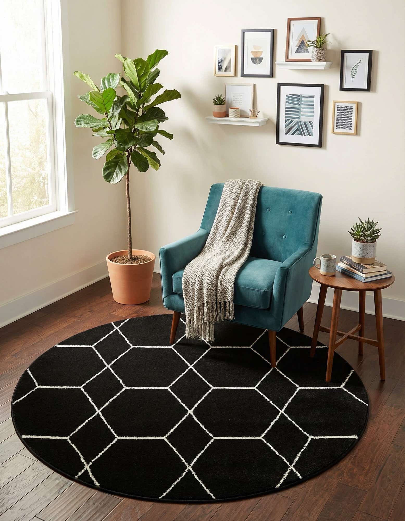 5' 3 x 5' 3 Trellis Frieze Round Rug