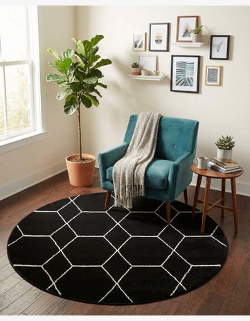 5' 3 x 5' 3 Trellis Frieze Round Rug