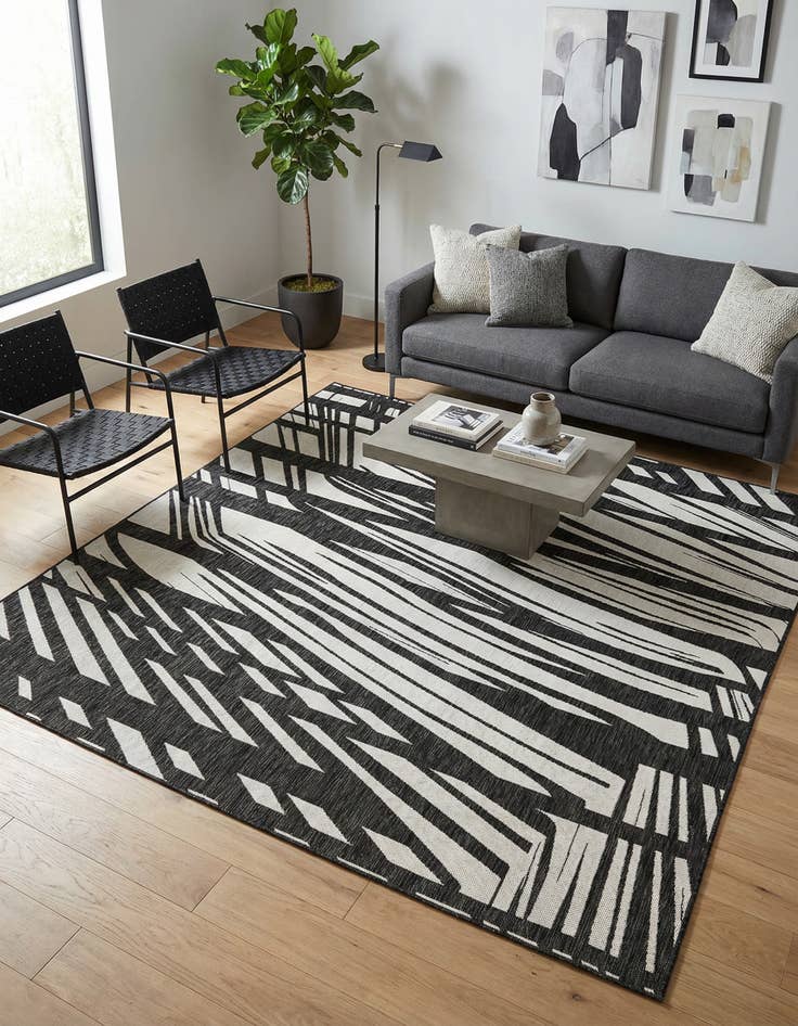 Detail image of 7' 10 x 7' 10  Washable Modern Indoor / Outdoor Square Rug