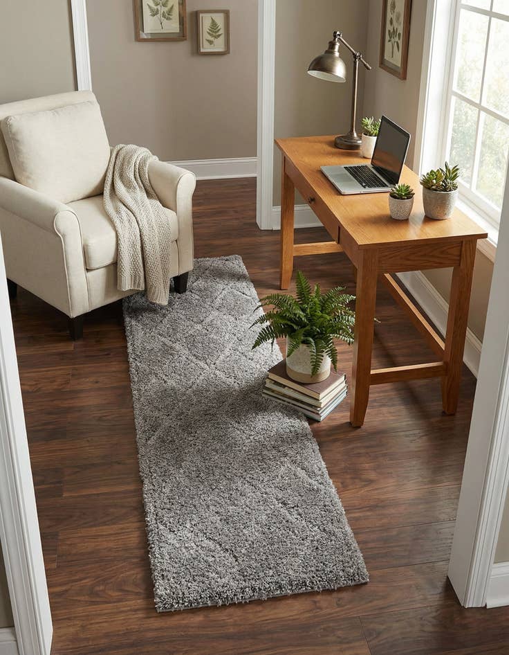 Detail image of 2' x 6' 9 Lattice Shag Runner Rug