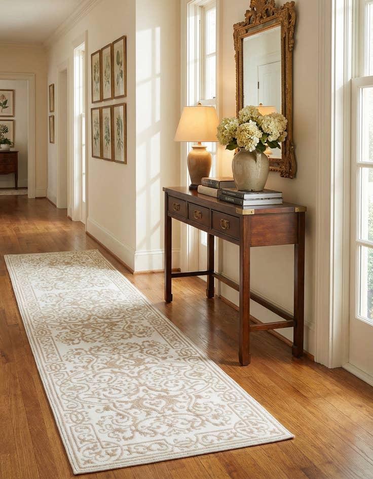 Detail image of 2' 6 x 10' Hermitage Runner Rug