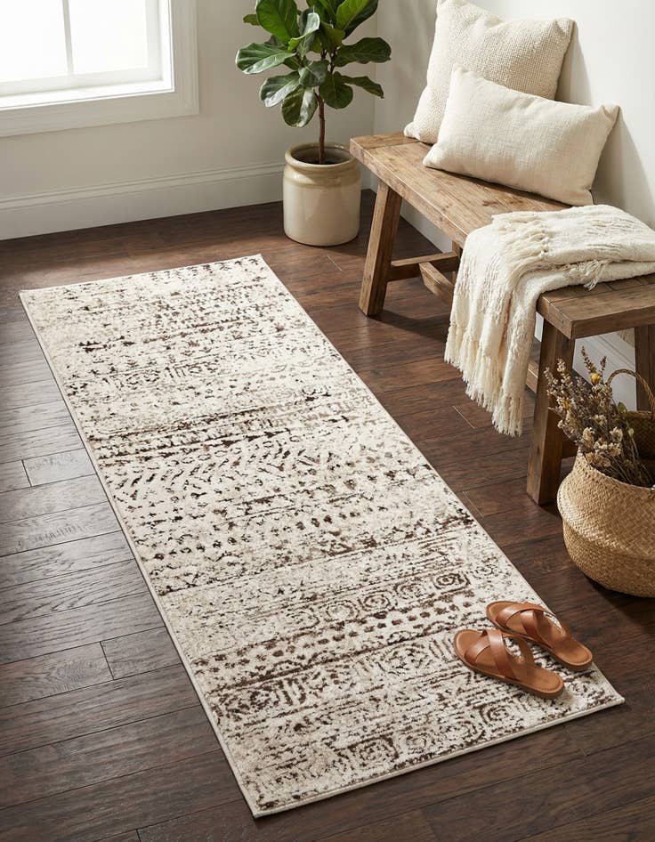 Detail image of 2' x 5' Hermitage Runner Rug