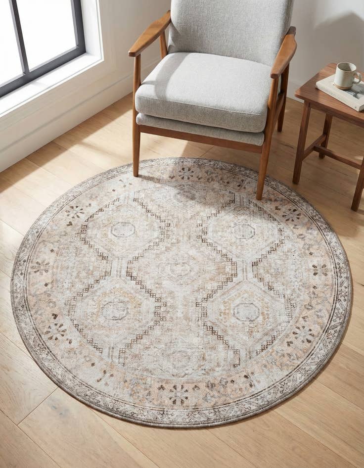 Detail image of 4' x 4' Washable Yara Round Rug