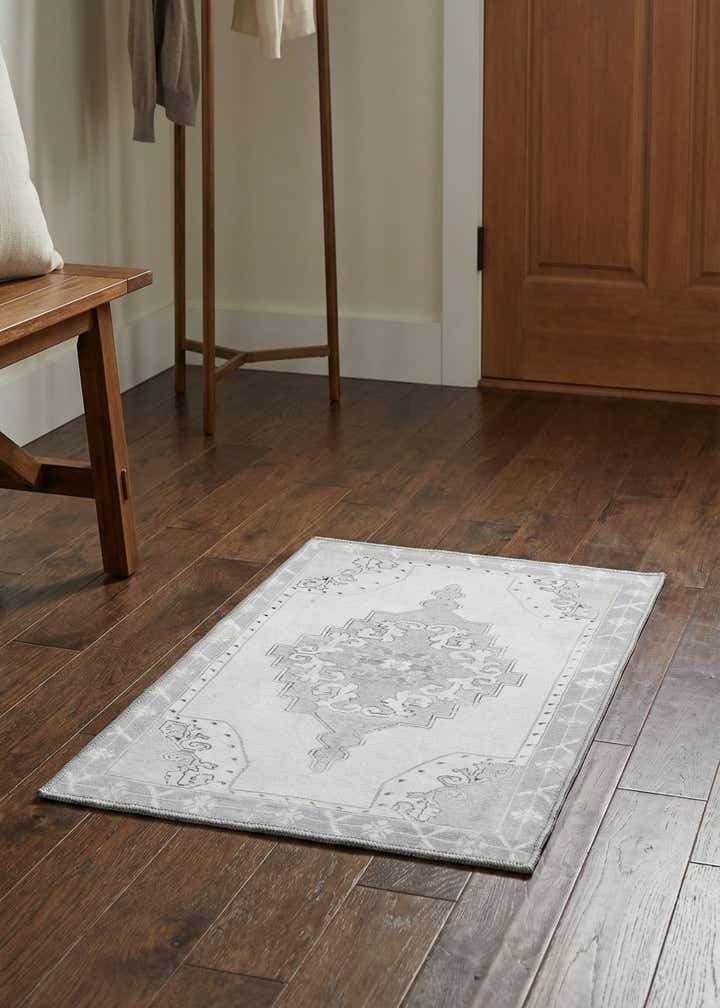 2' x 3' Washable Timeless Rug