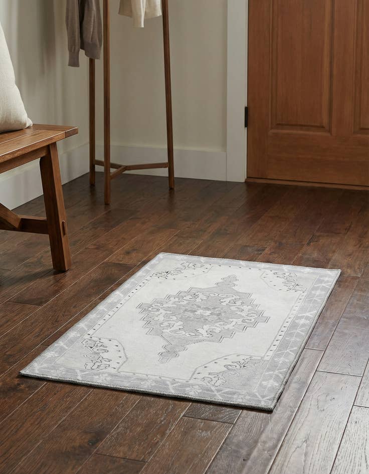 Detail image of 2' x 3' Washable Timeless Rug