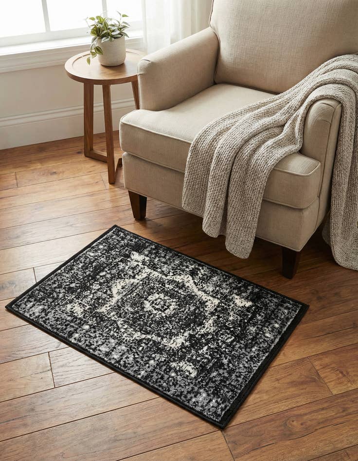 Detail image of 2' x 3' Istanbul Rug