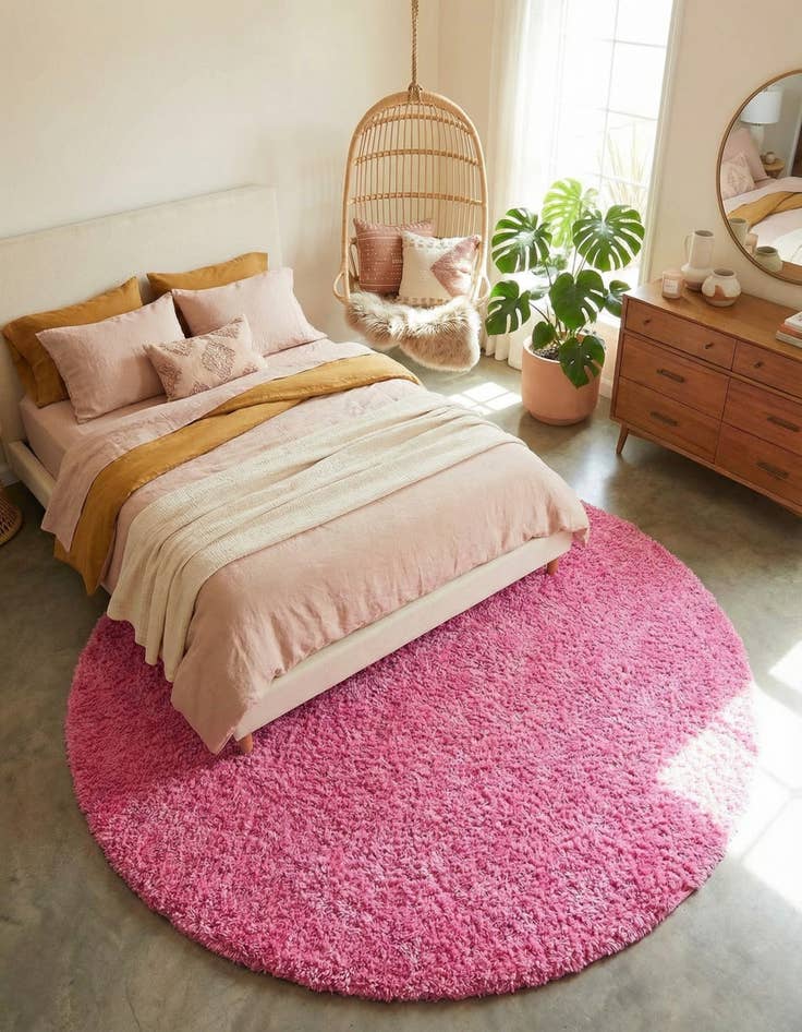 Detail image of 7' x 7' Solid Shag Round Rug