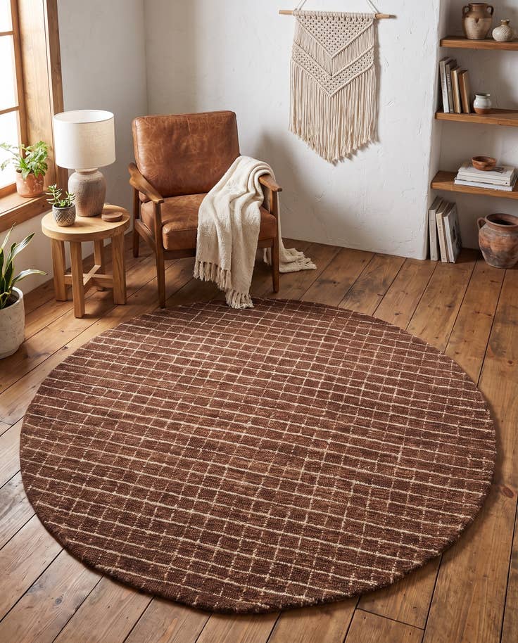 Detail image of 5' 1 x 5' 1 Heritage Line Wool Round Rug