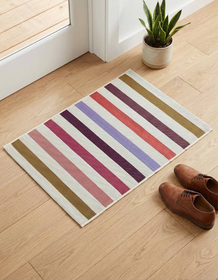 Detail image of 2' x 3' Easy-Clean Striped Indoor / Outdoor Rug