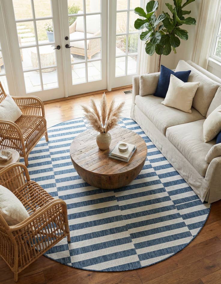 Detail image of 7' 10 x 7' 10 Washable Ribbon Indoor / Outdoor Round Rug